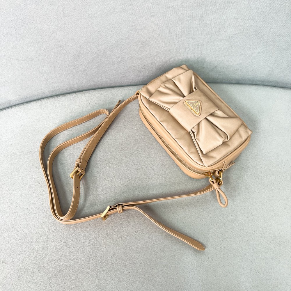 prada-wbag211 サイズ  :  18.5 x 11.5 x 5cm