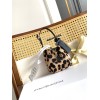 yslbag-055  イヴ・サンローランバッグ サイズ 9 × 8 × 5cm