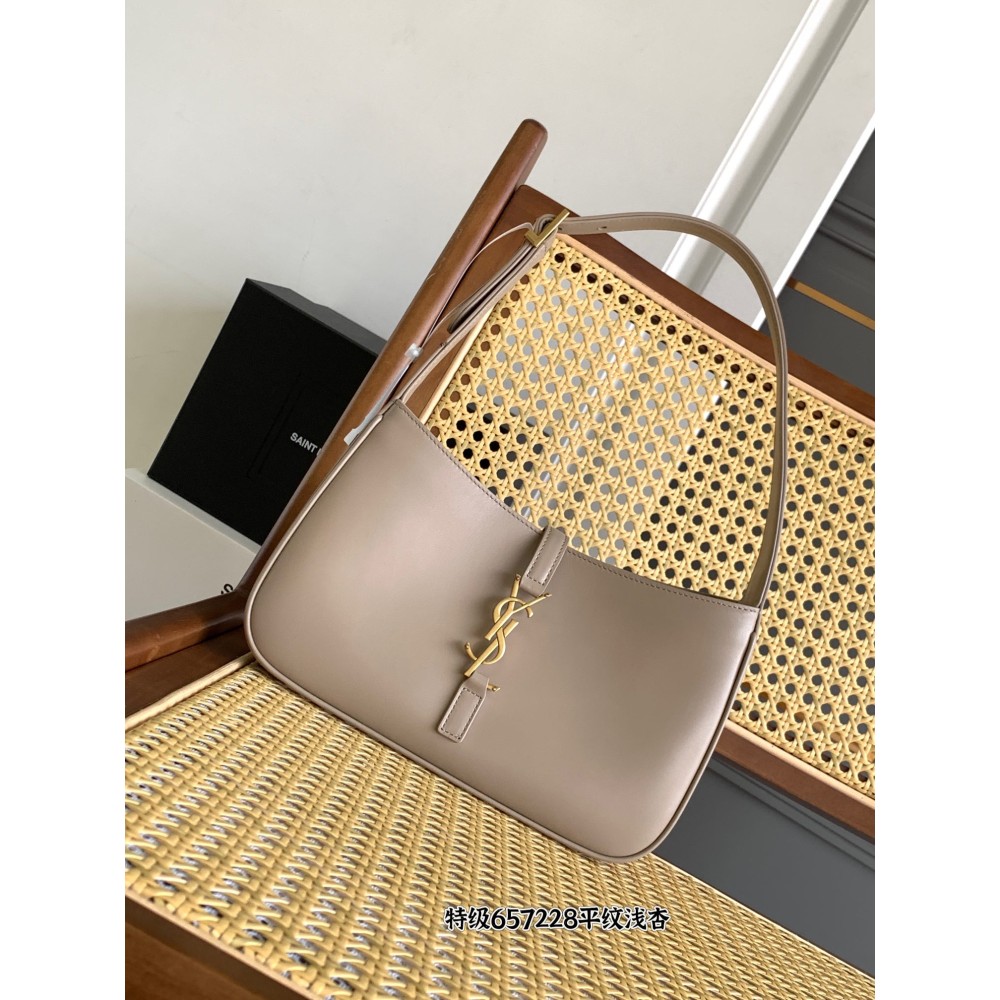 yslbag-104  イヴ・サンローランバッグ サイズ 23 × 16 × 6.5cm