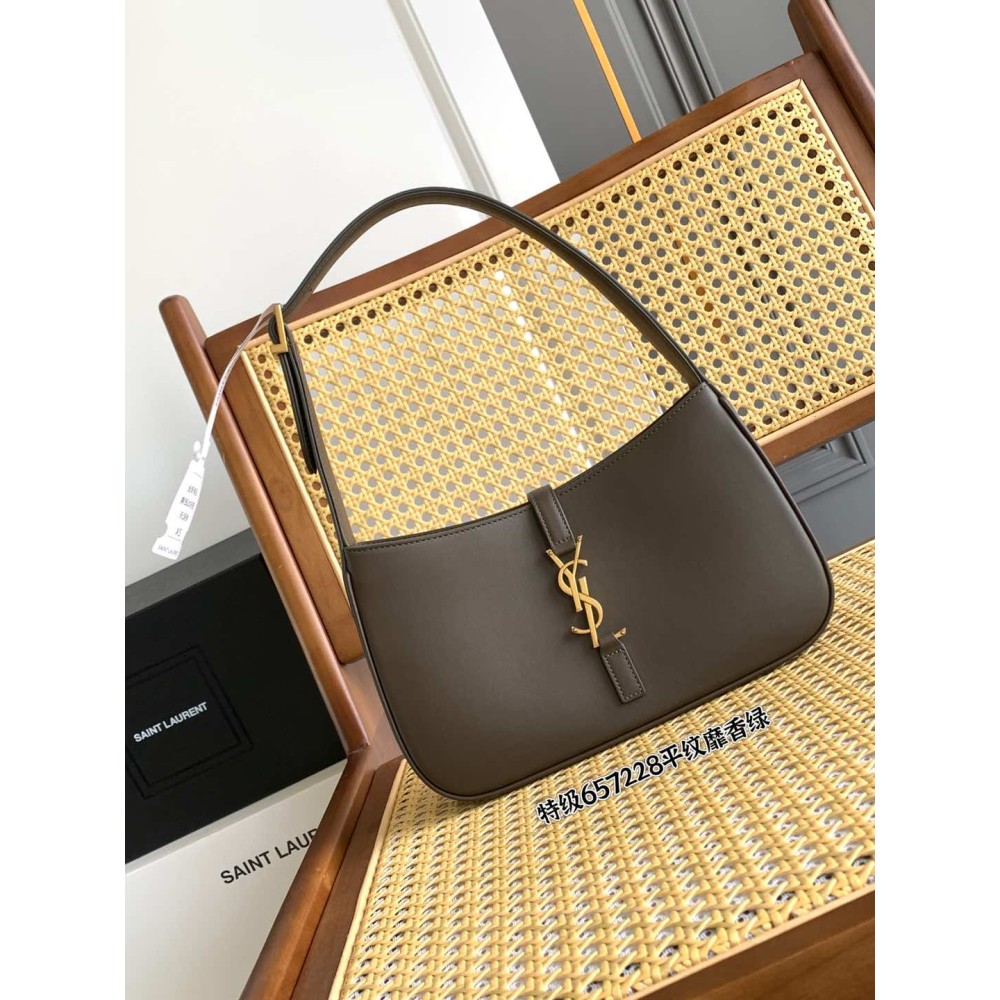 yslbag-106  イヴ・サンローランバッグ サイズ 23 × 16 × 6.5cm