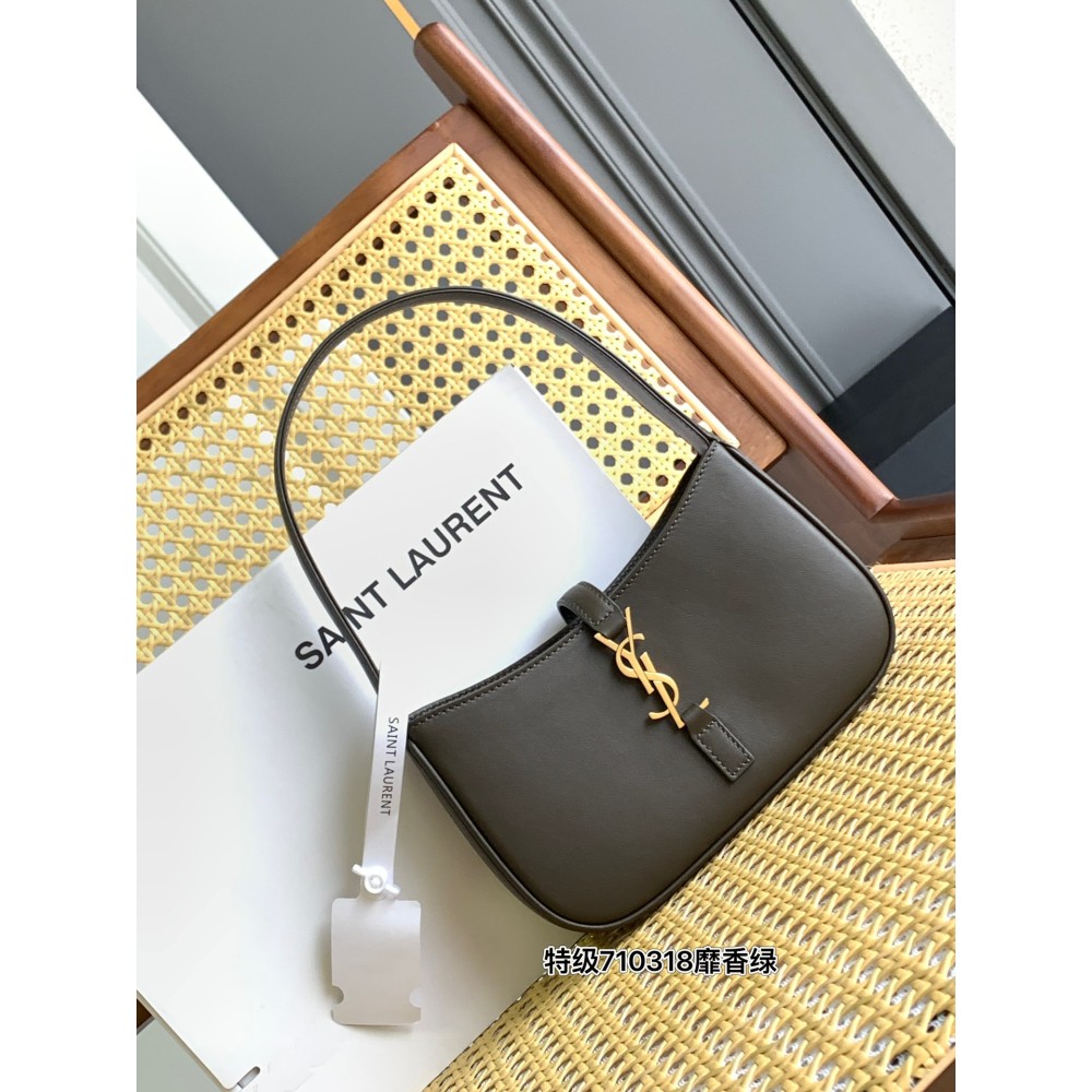 yslbag-107  イヴ・サンローランバッグ サイズ 23 × 16 × 6.5cm