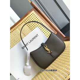 yslbag-107  イヴ・サンローランバッグ サイズ 23 × 16 × 6.5cm