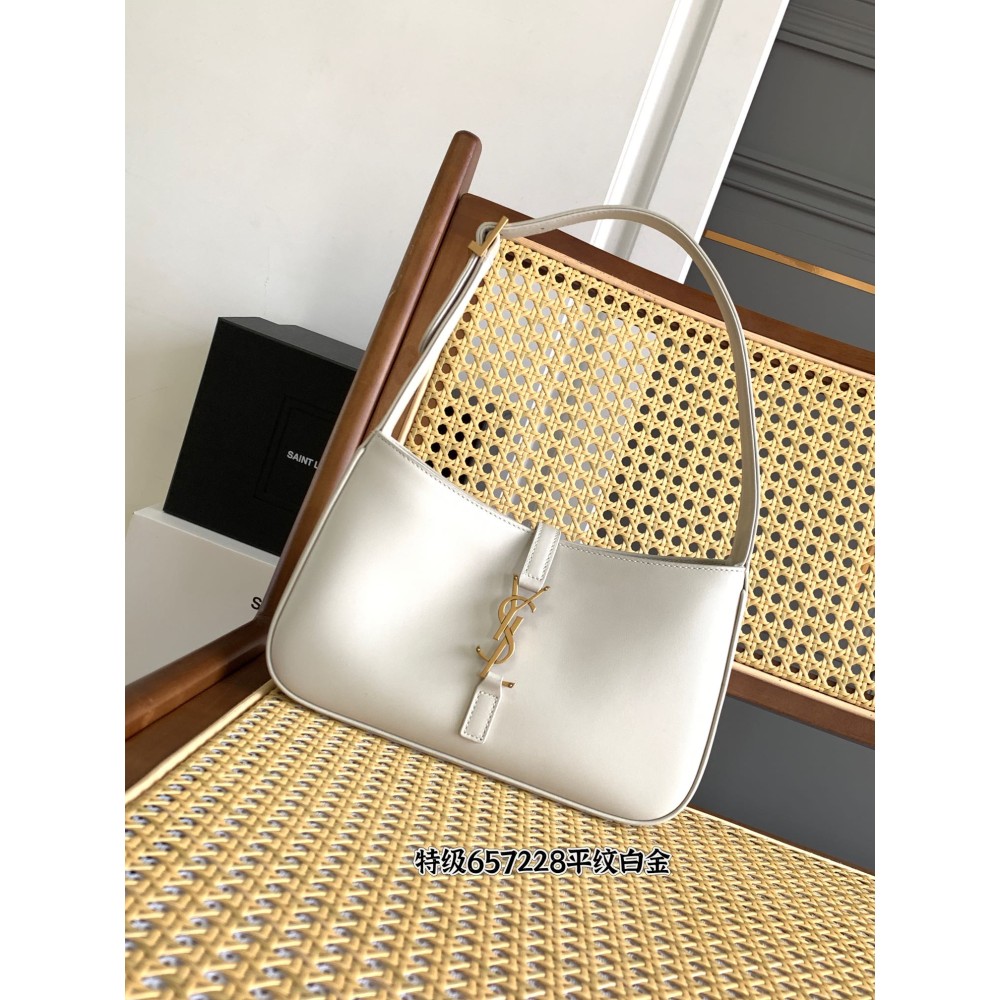 yslbag-108  イヴ・サンローランバッグ サイズ 23 × 16 × 6.5cm