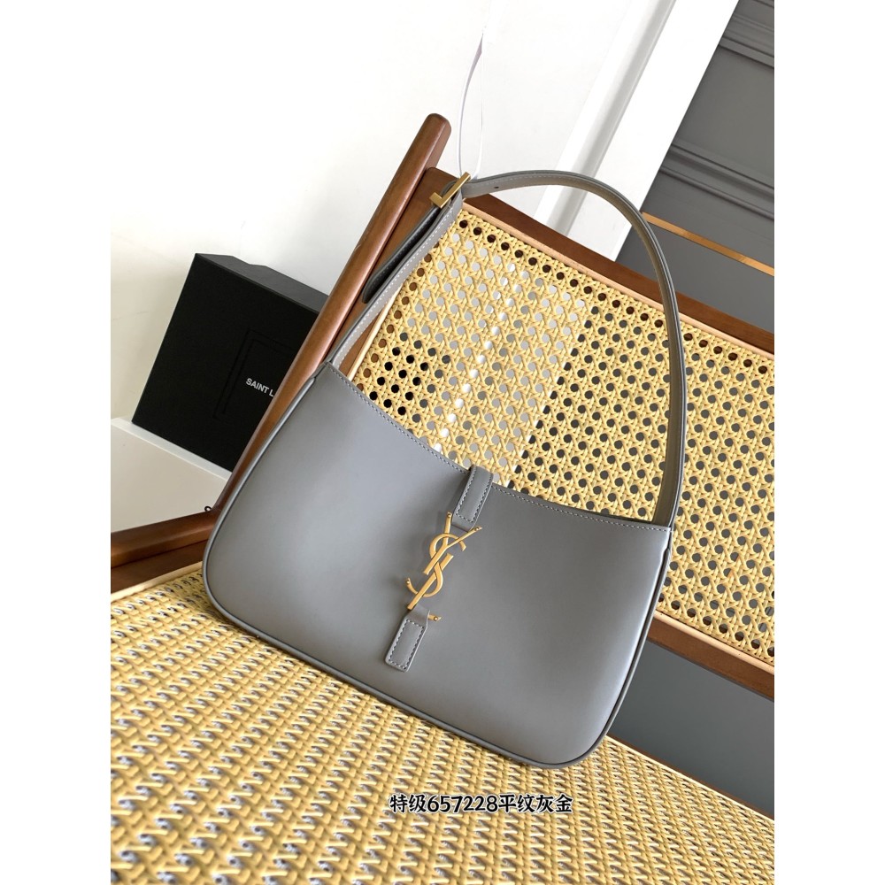 yslbag-111  イヴ・サンローランバッグ サイズ 23 × 16 × 6.5cm