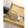 yslbag-121  イヴ・サンローランバッグ サイズ 20 ×13× 3cm 肩紐の高さ50cm