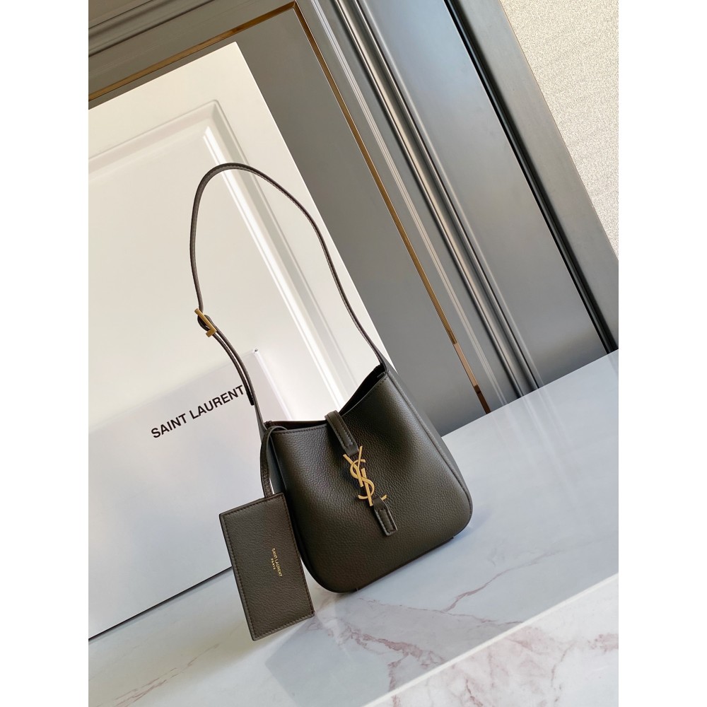 yslbag-180  イヴ・サンローランバッグ サイズ 15 × 16 × 7cm
