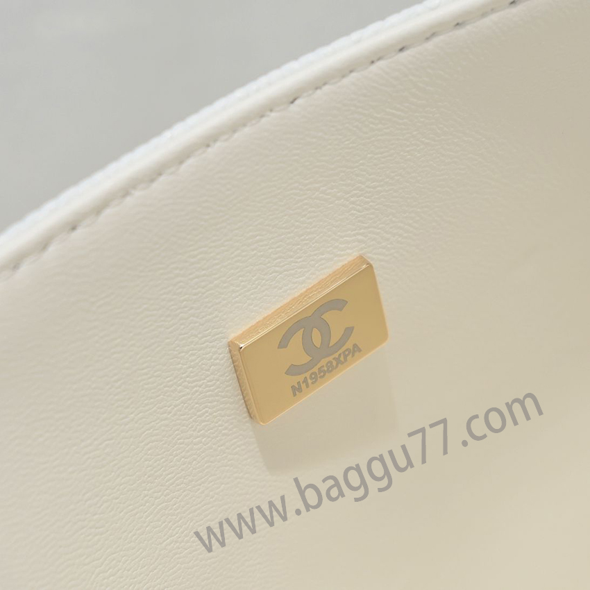 シャネル バッグClassic Flap Bag  A01112 