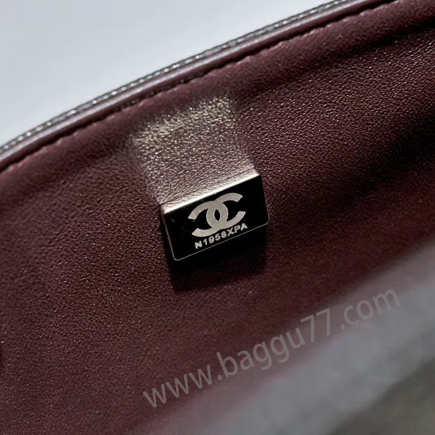 シャネル バッグClassic Flap Bag  A01112 