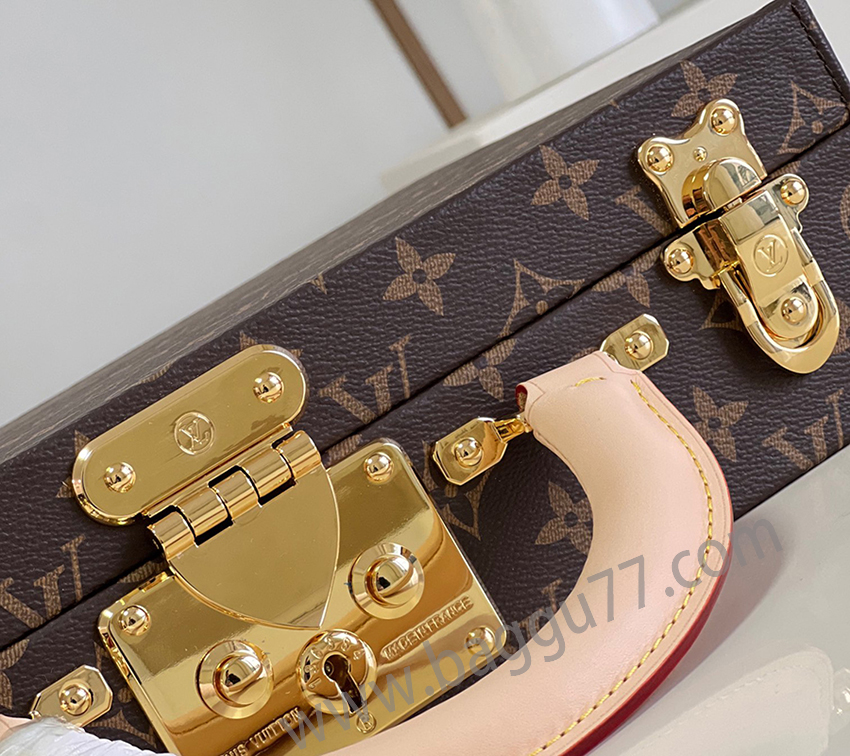 M 20076オレンジ ボーTE BIJOUXジュエリーボックスこのMonogramジュエリーボックスは、旅行中に貴重なものを携帯するのに特に適しています。13個の大きさの異なる隔壁を設置し、S錠を用いて2個のスーツケースの挿錠開閉を配置する