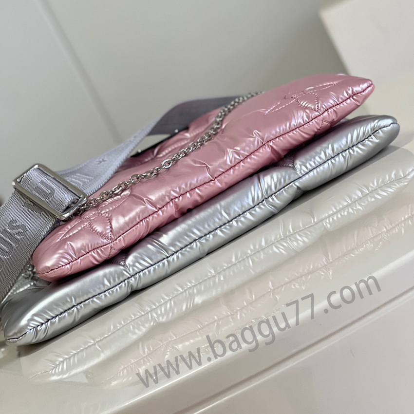 ヴィトンM21056このMaxi Multi-Pochette Accessoiresハンドバッグは、今シーズンのLV Pillowカプセルシリーズから発売され、ナイロンを回収して妙味のある構造を作り上げる。長肩ベルトとチェーンベルトはすべて取り外し可能で、手提げは斜めにまたがって心に合わせて切り替えられる。小銭入れも自由に出し入れできます
