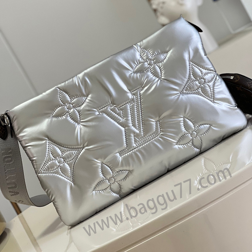 ヴィトンM21056このMaxi Multi-Pochette Accessoiresハンドバッグは、今シーズンのLV Pillowカプセルシリーズから発売され、ナイロンを回収して妙味のある構造を作り上げる。長肩ベルトとチェーンベルトはすべて取り外し可能で、手提げは斜めにまたがって心に合わせて切り替えられる。小銭入れも自由に出し入れできます