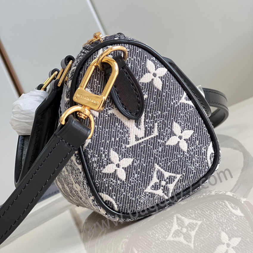 M 82242 Nano Speedyハンドバッグは斬新なMonogramジャカードのタンニン布を取材し、2023 Cruise早春秀場の潮流理念を述べた。砂洗い効果は素朴な意味を現し、耀目金具と対照的である。ジャカードの裏地には不意な逆方向の模様が現れ、女性らしさを極めることができ、日常用品を携帯するための理想的な選択肢です。このハンドバッグは原型Speedyハンドバッグの完璧なミニ版で、縫い目が精緻で、軽やかで比類のない肩ベルトが調節でき、取り外しができる