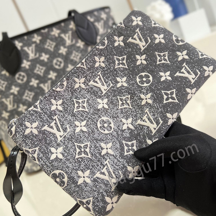 M21465カウボーイブラックこのNeverfullミドルサイズのハンドバッグはMonogramジャカードのタンニン布を取材し、2023 Cruise早春秀場の古典的な要素に対する斬新な解釈を示した。粗い砂洗いの効果はモダンな風格を現し、革のハンドル、縁取り、金属部品は細部を完備している