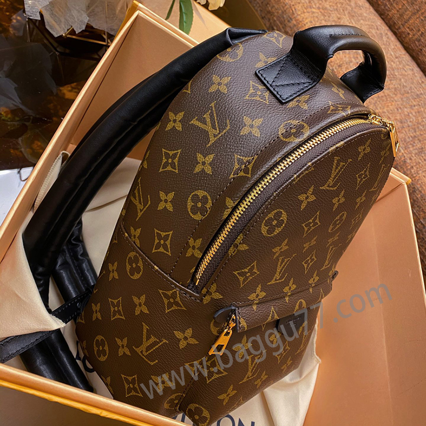 LV 2016早春シリーズのオールドフラワーショルダーバッグ。15年11月末に発売され、人気スターブロガーたちのinstagramとマイクロブログを占領したこのバッグは、常に品切れになっているため、現在No.1では買いにくいバッグになっています！