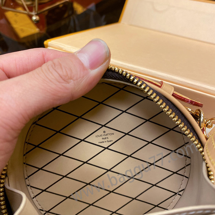   Lv ヴィトンMini Petite Boite Chapeau M44699 