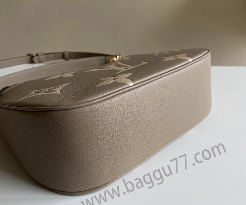 Bagatelle BB M 46099 M 46112ハンドバッグはMonogramパターンをプリントとエンボス加工を経てMonogram Empreinteレザーに表現する