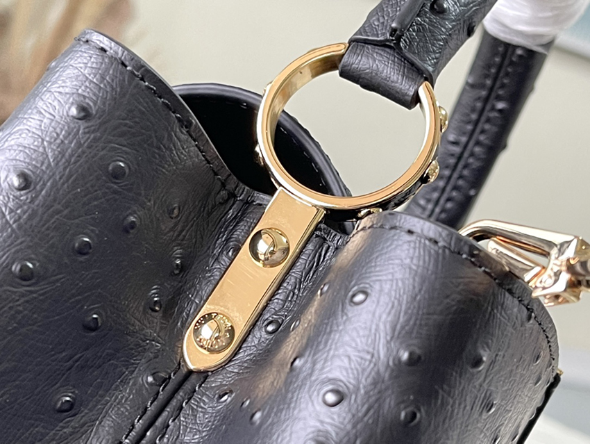 ヴィトンM 48865レトロなナイルワニ柄ミニ，Capucinesミニハンドバッグフランスから輸入された牛革、キラキラした金属アクセサリー、特有のCapucinesのカバーはバッグの中に入ってアルファベットのロゴを展示することができて、またMonogram Flowerを外にひっくり返すことができます