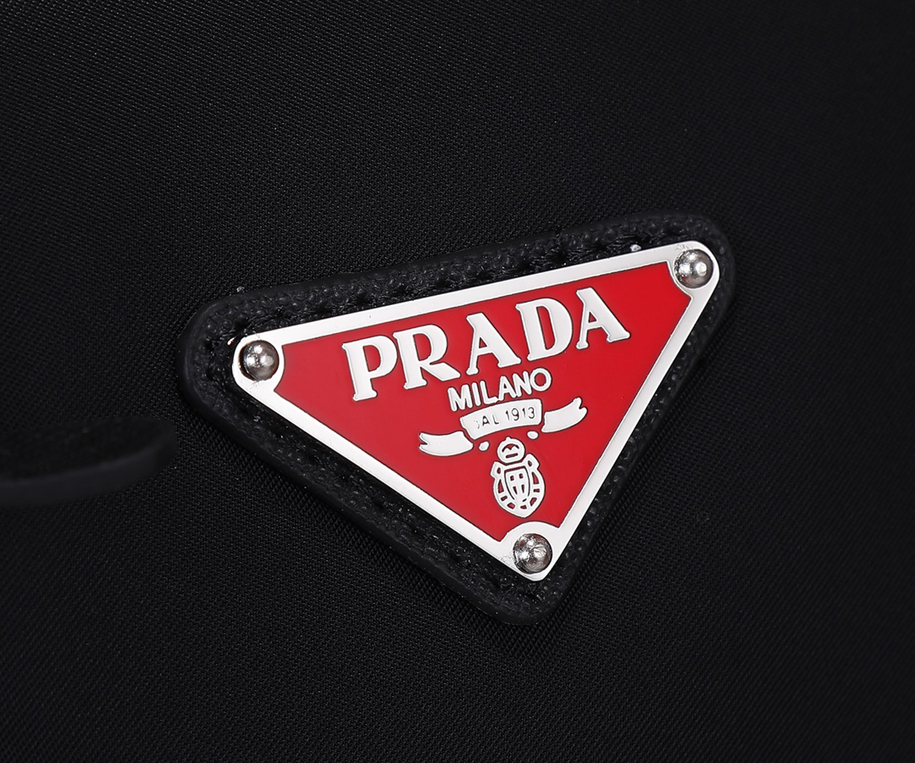 新製品の発売PRADA 2020最新ナイロンブリーフケース2 VE 368インポートパラシュートナイロン生地+Saffiano牛革古典的な三角エナメルロゴ最新の軽量モデルは非常に上品で容量は14インチのパソコンファイルバッグを置くことができますokファスナーの内側の中間層の領も非常に精緻に分けられていますフォーマルにもカジュアルにもぴったり防水でスタイリッシュで軽量で長持ち潮人型男性の外出に必要なスタイル‼175コード付きブラック