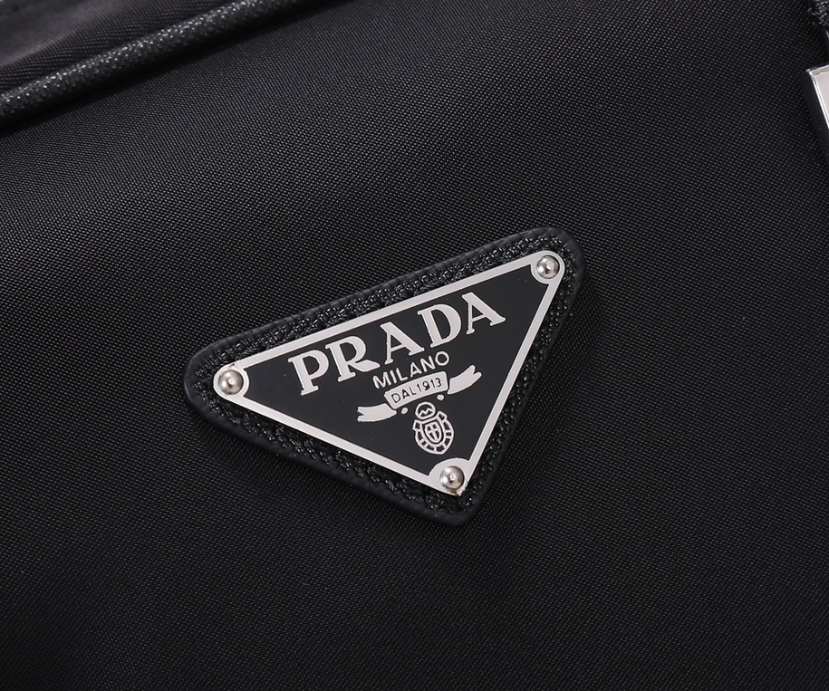 バッチPRADA新型初のオリジナル品質最新ナイロンブリーフケースPrada 2 VE 871オリジナルパラシュート生地。採用最新ブラック真チタンジッパーイタリア輸入クロスカーフトリム質感柔らかダークロゴロゴロゴロゴロゴインサイド 175コード付き