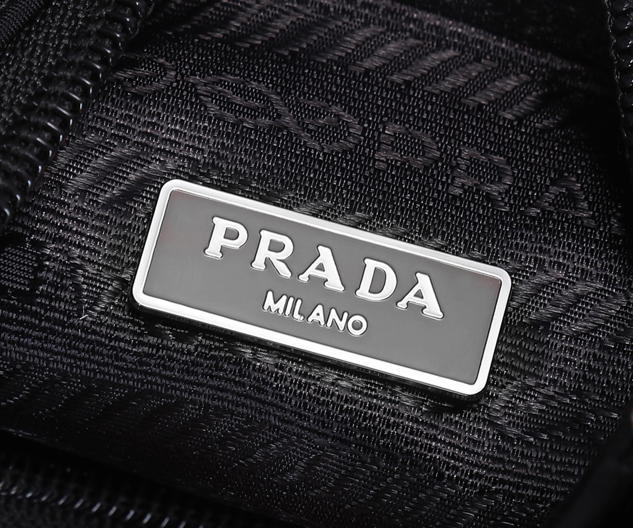 Pradaの最新人気モデルアップグレード版HOBO…ケン豆は同じレディースナイロンショルダーバッグ、型番：1 NE 515、輸入元工場のパラシュート生地を採用し、軽くて実用的なHobo脇バッグ、超簡単で見応えがあり、小/軽量/着こなせる/掛けやすい/おしゃれな脇バッグ、手に持つこともでき、超無敵で使いやすい。今はスターたちが最も人気のあるバッグですが、心が動いていませんか。女性たちは急いでください