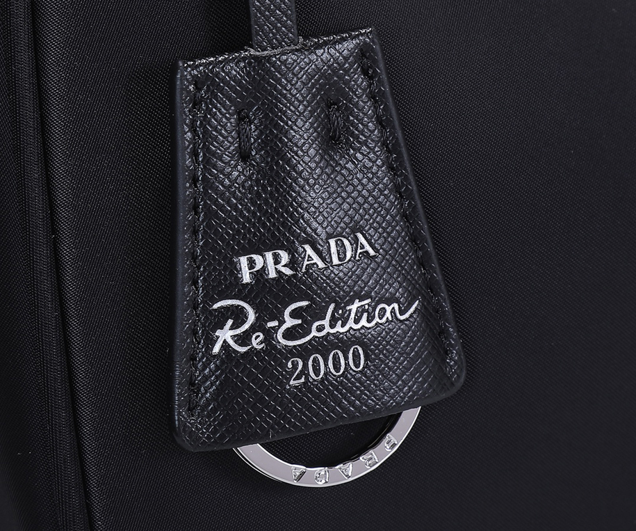 Pradaの最新人気モデルアップグレード版HOBO…ケン豆は同じレディースナイロンショルダーバッグ、型番：1 NE 515、輸入元工場のパラシュート生地を採用し、軽くて実用的なHobo脇バッグ、超簡単で見応えがあり、小/軽量/着こなせる/掛けやすい/おしゃれな脇バッグ、手に持つこともでき、超無敵で使いやすい。今はスターたちが最も人気のあるバッグですが、心が動いていませんか。女性たちは急いでください