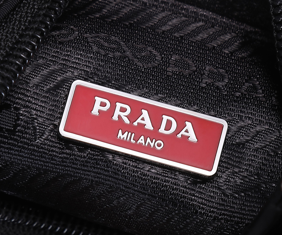 Pradaの最新人気モデルアップグレード版HOBO…ケン豆は同じレディースナイロンショルダーバッグ、型番：1 NE 515、輸入元工場のパラシュート生地を採用し、軽くて実用的なHobo脇バッグ、超簡単で見応えがあり、小/軽量/着こなせる/掛けやすい/おしゃれな脇バッグ、手に持つこともでき、超無敵で使いやすい。今はスターたちが最も人気のあるバッグですが、心が動いていませんか。女性たちは急いでください